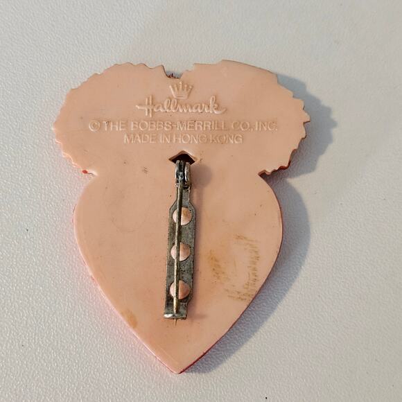 Vintage Hallmark Raggedy Ann & Andy Heart Plastic Pin - Picture 3 of 5